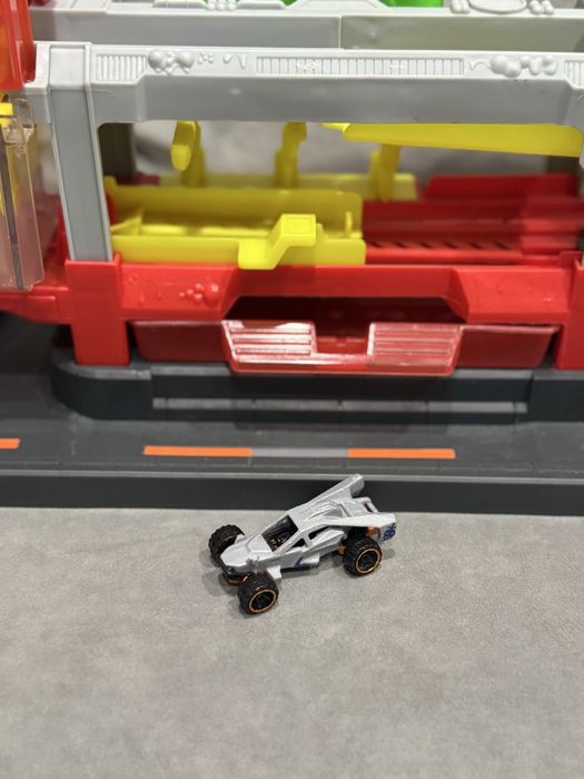 Трек Хот Вілс ,восмініг ,зміни колір (оригінал)