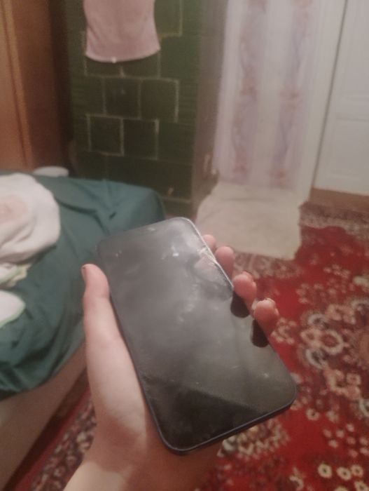 продаю iphone 12  з айклаудом