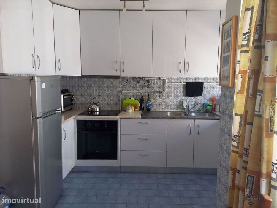 Apartamento T2 com 102 m², localizado na Guimarota, em Leiria.