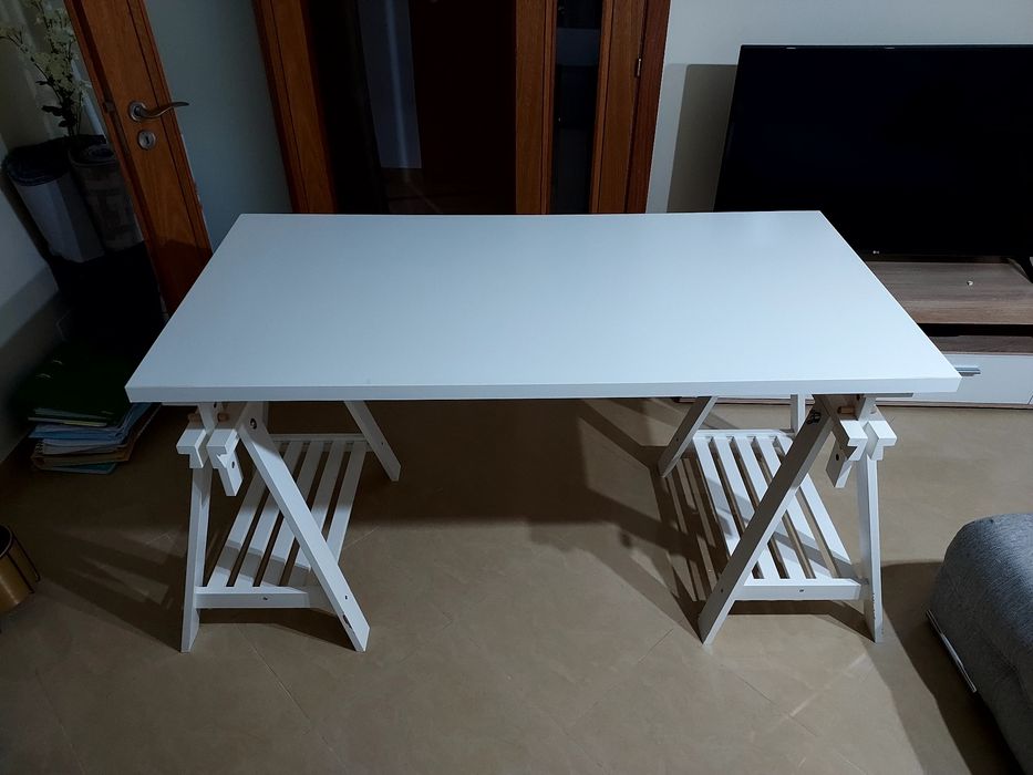 Secretaria com prateleira Ikea