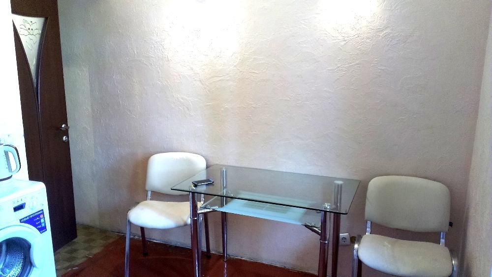 Однокомнатная квартира, ночь /неделя,низкий этаж, рядом метро.