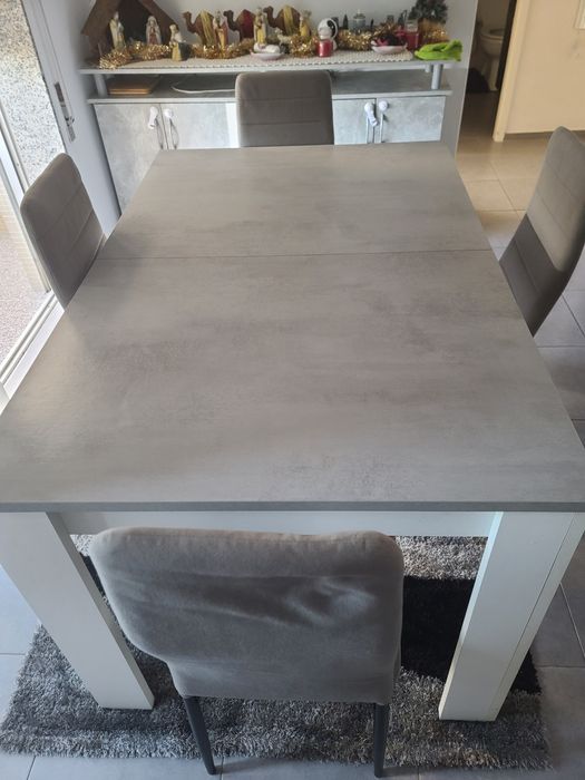 Sofa cama e mesa sala estar