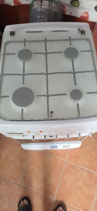 Sprzedam kuchnię gazowo elektryczną