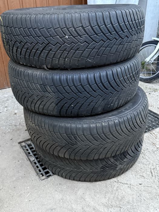 Opony Pirelli 2023 malo używane wielosezonwe 195/65 r15 4 sztuki