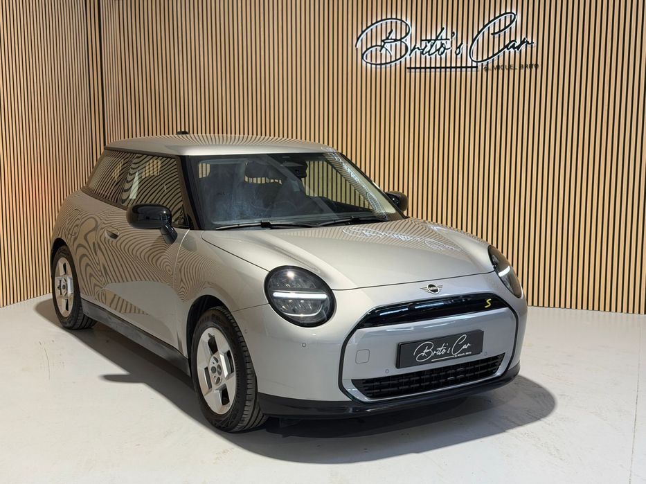 MINI 3-Door Cooper SE Essential