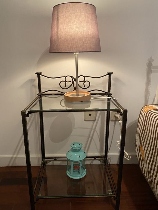 Duas mesas cabeceira em ferro