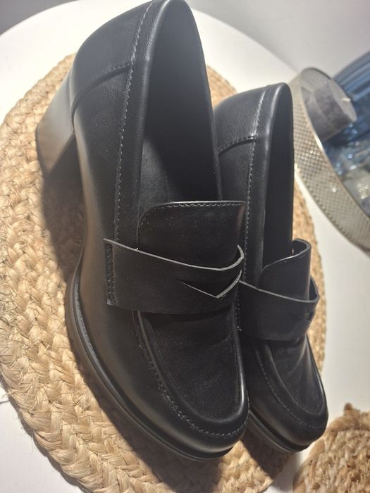 Buty czarne Półbuty Clara Barsom
