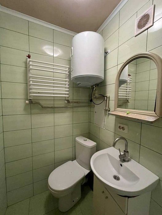 Продається бюджетна квартира в гарному районі біля парку та озера!!!