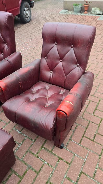 2 fotele PRL klubowe + 2 pufy ekoskóra bordo do renowacji