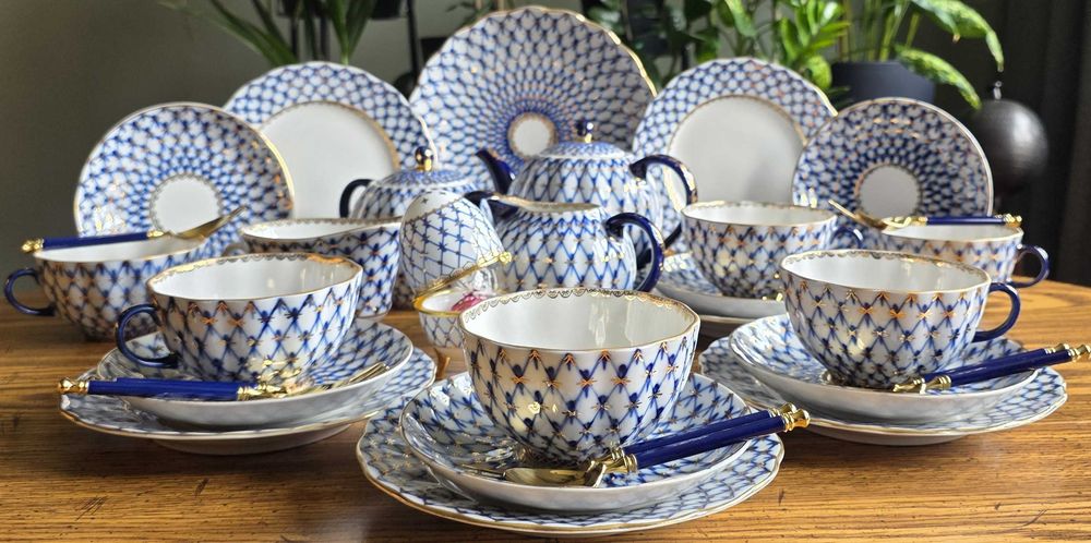 Porcelanowy serwis do herbaty – Łomonosow. Siatka kobaltowa.
