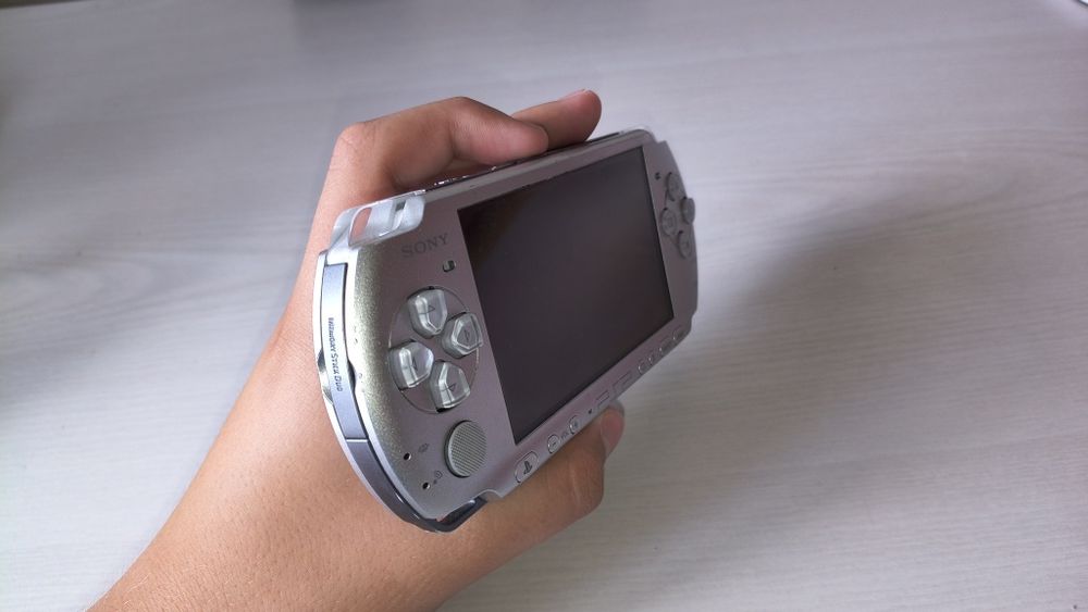 Sony PSP 3004 Silver 16gb + 13 встановлених ігор + Картрідер