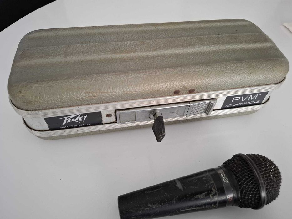 Joint Sale: 2 Peavy Microphones – PVM 380N and PVM 22, with Carrying Case64309670636290121