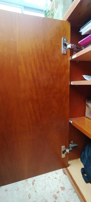 Cómoda de madeira, 106x40, com 3 prateleiras interiores