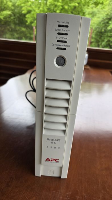UPS Zasilacz awaryjny APC 1500RS