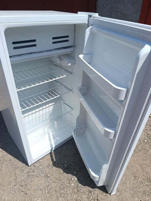 Продам рабочий холодильник 85 см.