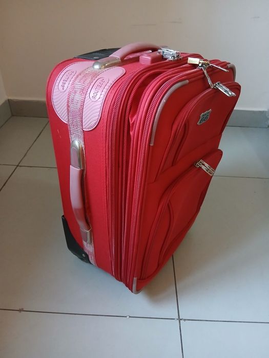 Двухколесный дорожный чемодан.