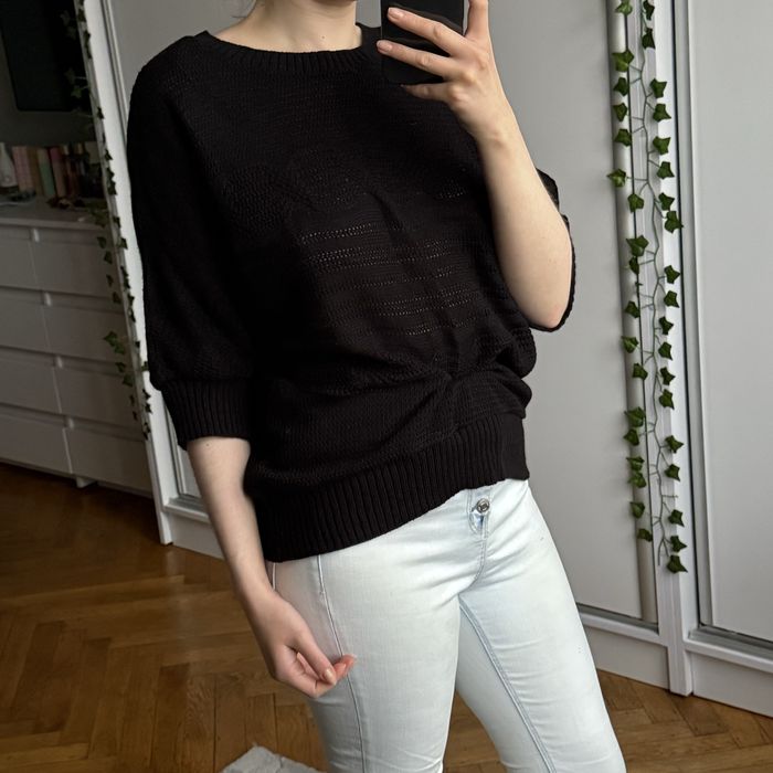 Czarny sweter akrylowy