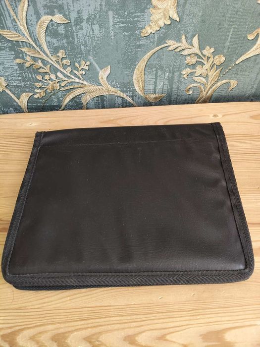 Папки  шкіряні для документів.