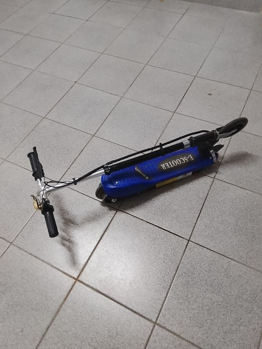 Vendo trotinete eléctrica de criança