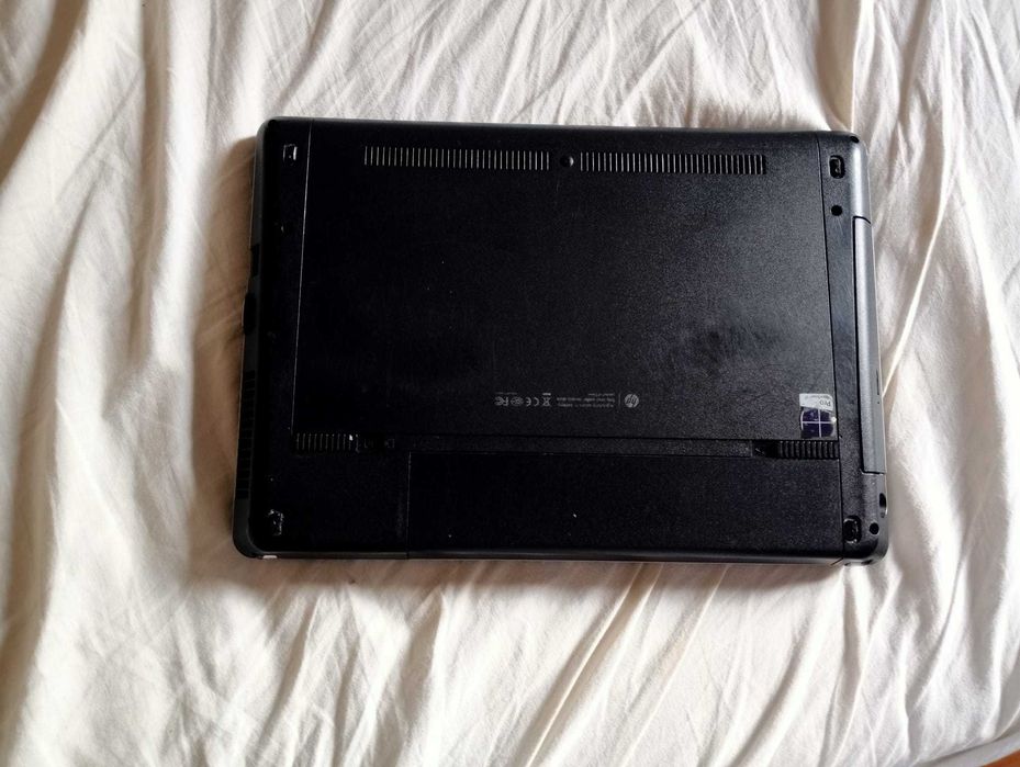 Portátil HP antigo avariado para aproveitamento de peças.