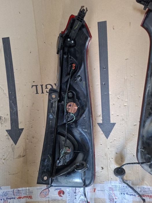 2Farolins tras Esq°e Drt° Nissan Note E 11 originais