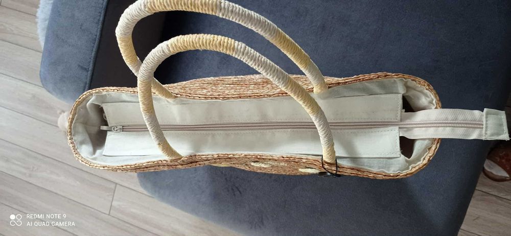 Pleciona torba na ramię z haftowanymi cytrynami- koszyk na plażę.