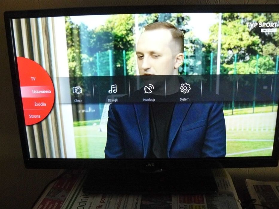 Telewizor firmowy 24 cale , pilot z dvbt-2 hevc