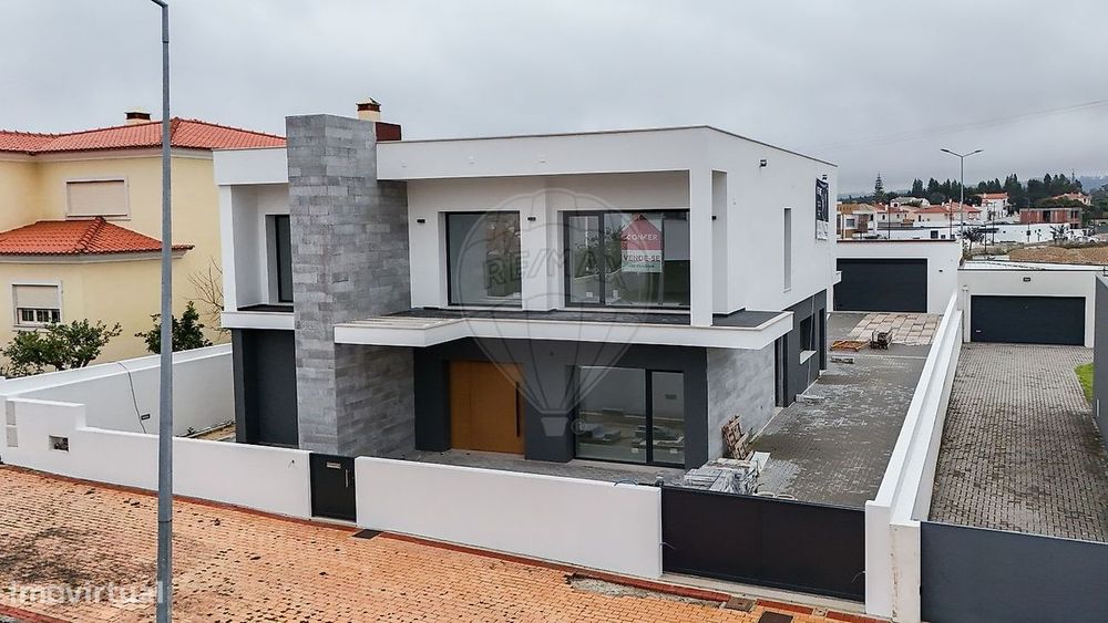 Moradia T5 para venda