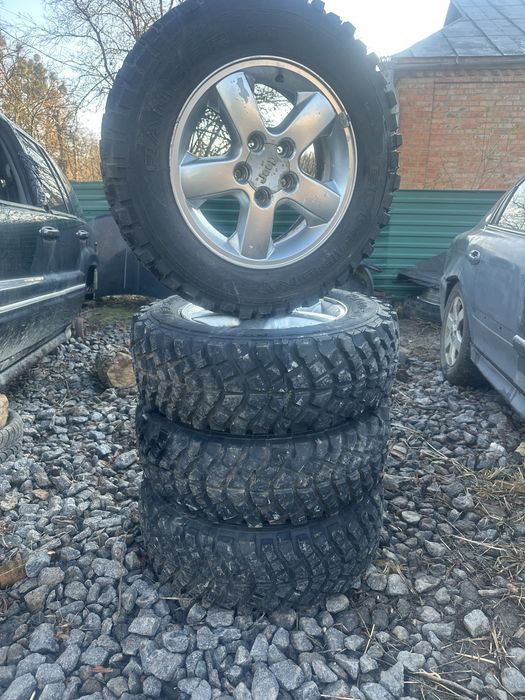 Продам комплект дисків з резиною R-17.5х127мм 235/65/17