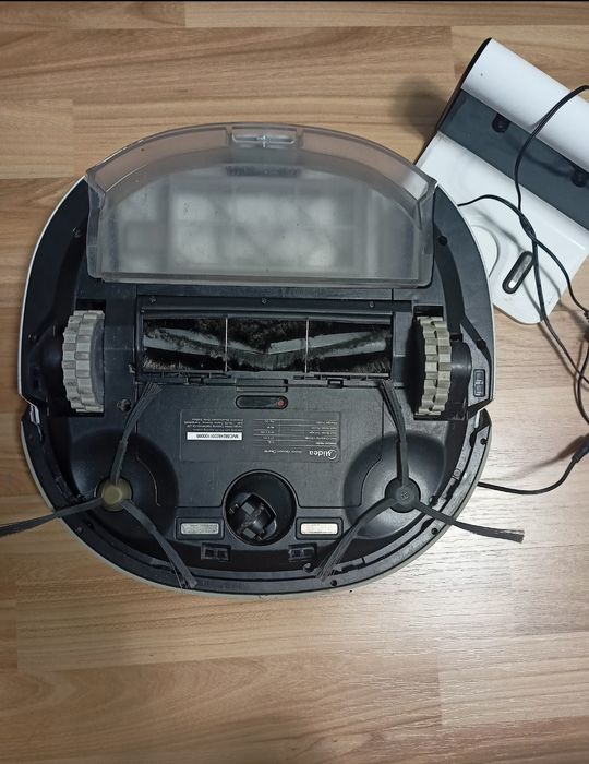 Robot odkurzający Midea
