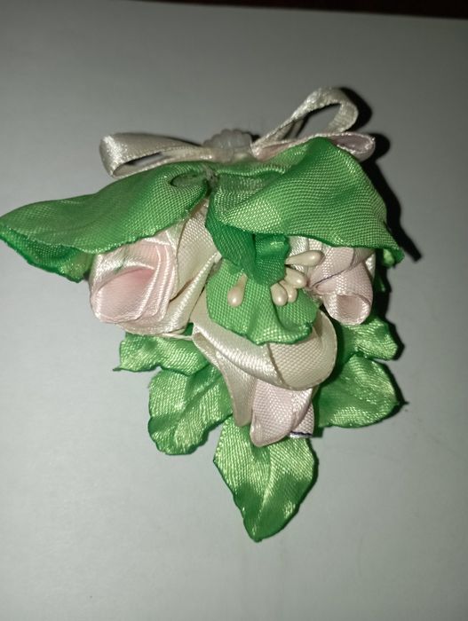 Три троянди, заколка ручної роботи