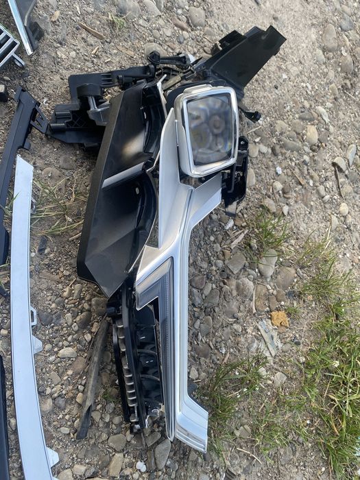 Деталі правої фари audi a4 b9 full led 8w0941034B