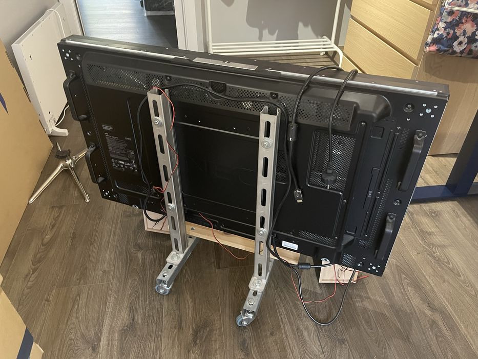 Monitor NEC MultiSync X464UNV + kolumny Panasonic + pilot