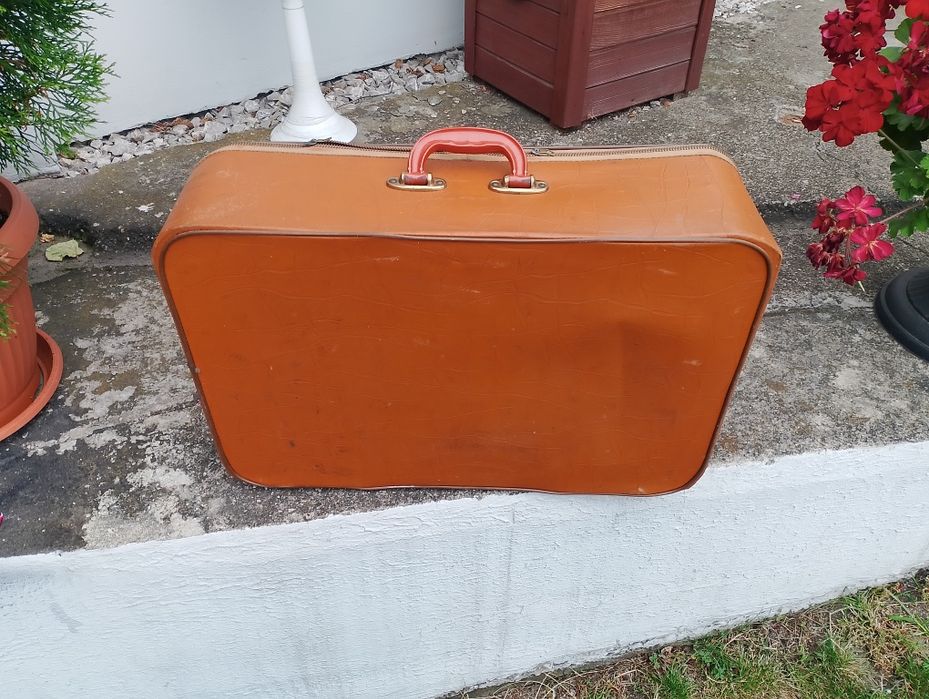 Walizki podróżne zabytkowe