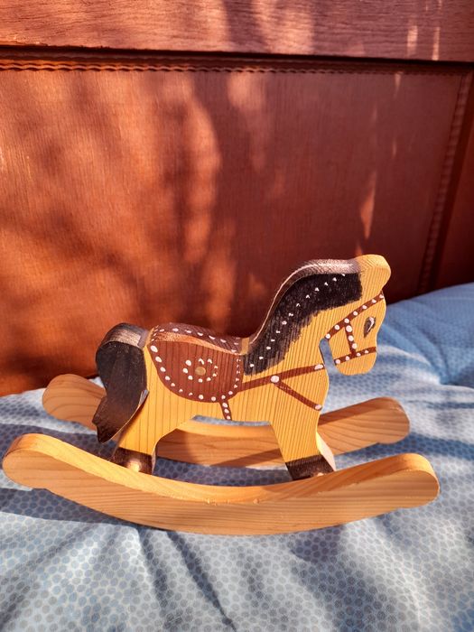 Konik drewniany koń na biegunach dekoracja