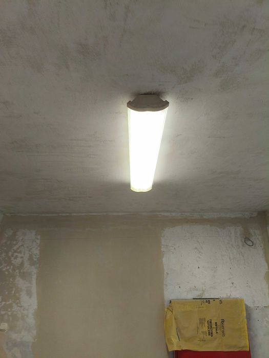 Lampy sufitowe świetlówki