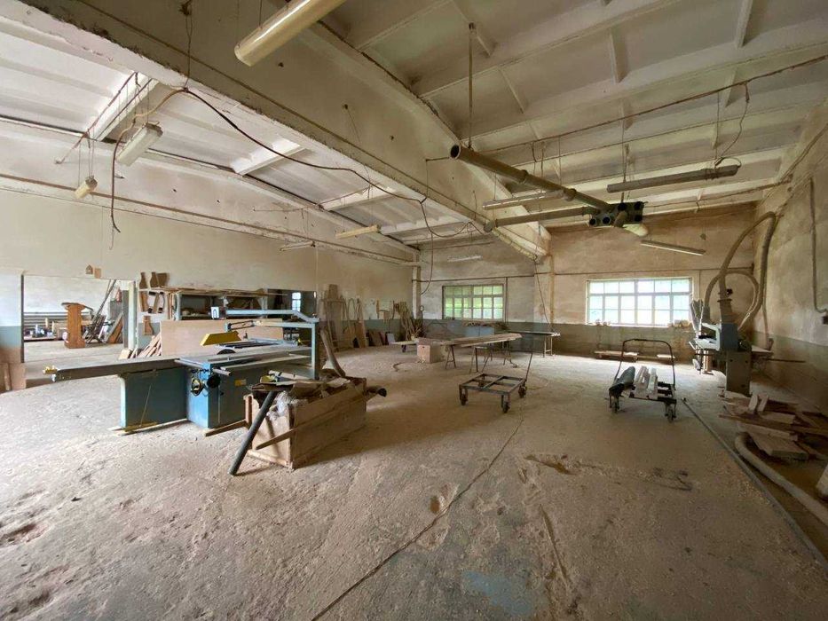 Приміщення 1230 м2 та земельна ділянка 0,35 га в с. Вістова