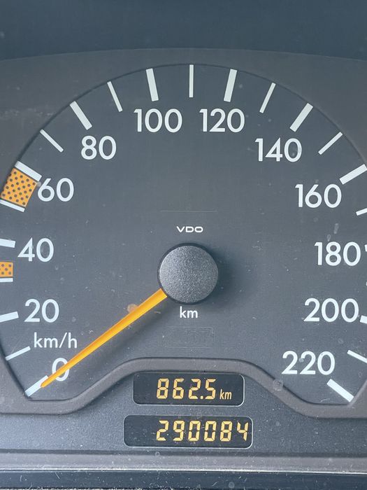 Mercedes-Benz E 220 Diesel