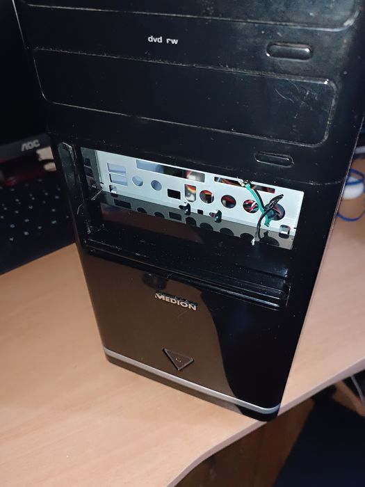 Komputer Potrzebuje zmiany przycisku + bez dysku / 8gb RAM