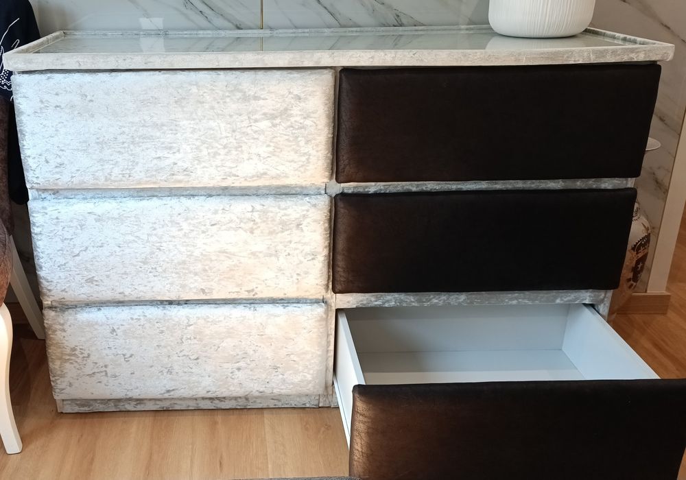 Cómoda Forrada a Veludo e Pele
