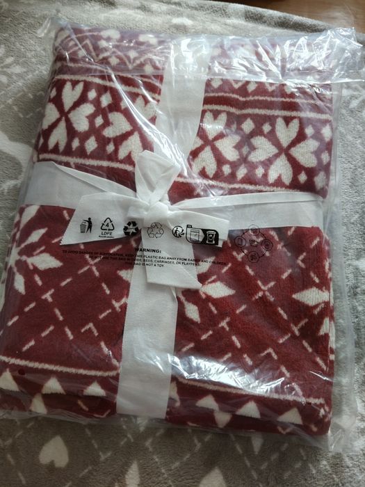 Пледи з різдвяним принтом.