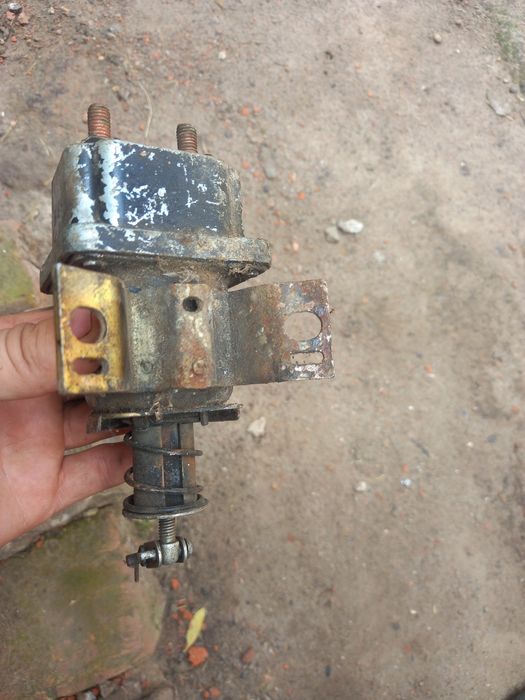 Втягующе реле ЗИЛ 130 131 нове є двох видов
