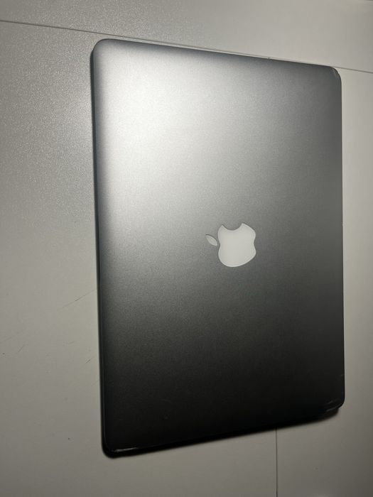 Macbook Air (13- inch)