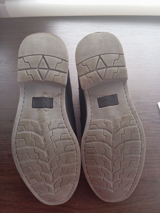 Elegancki buty chłopięce