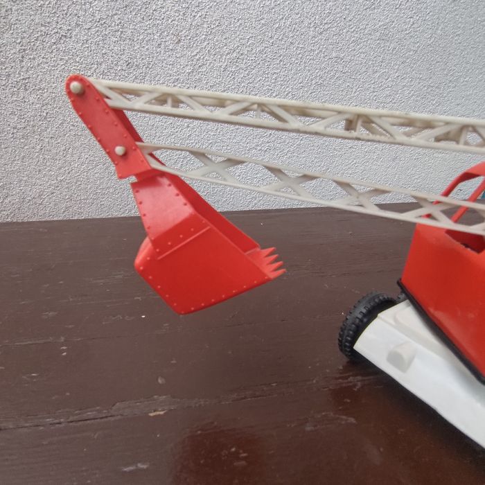 Koparka zabawka z prl-u