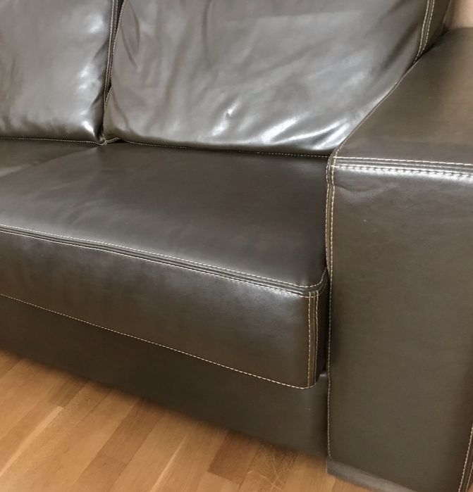 Sofá em pele castanho em muiro bom estado