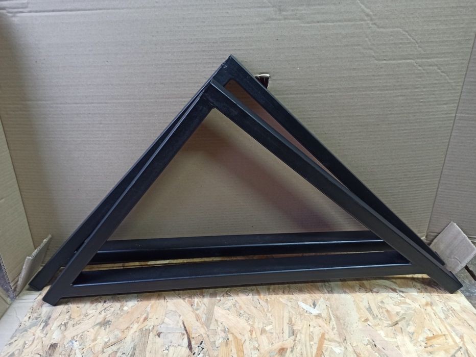 Кронштейни для полок столів умивальників.