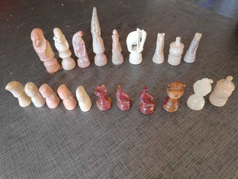 Peças de xadrez em pedra