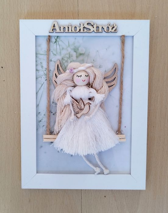 Anioł stróż z makramy w ramce, prezent