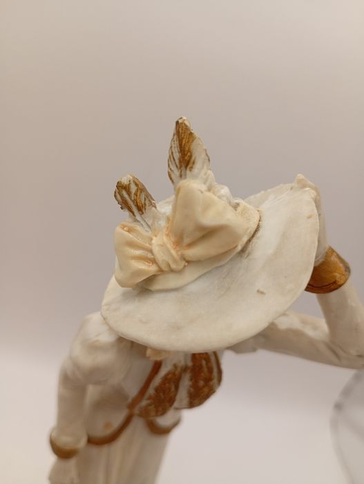 Ceramiczna figurka Kobieta